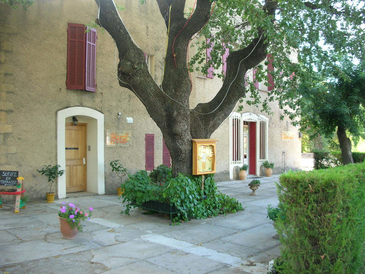 Hostellerie Le Mirabeau Peyrolles-en-Provence Exterior photo